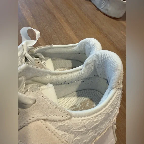 RARE New Balance 327 White Lace Sneakers - Picture 5 of 6